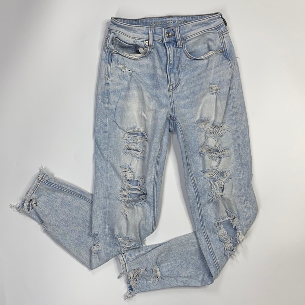 American Eagle Stretch Light Wash Distressed Mom Jean 00 Regular